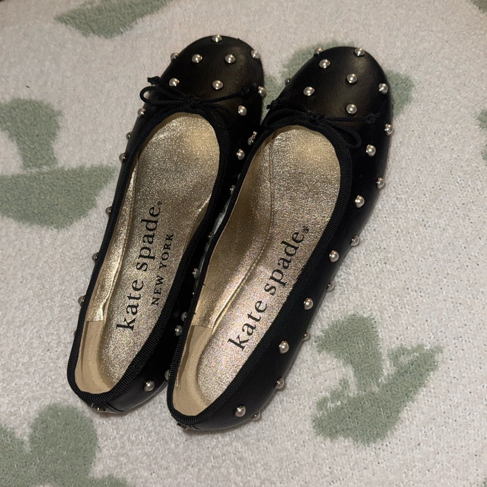 Kate spade designer shoes with pearls.